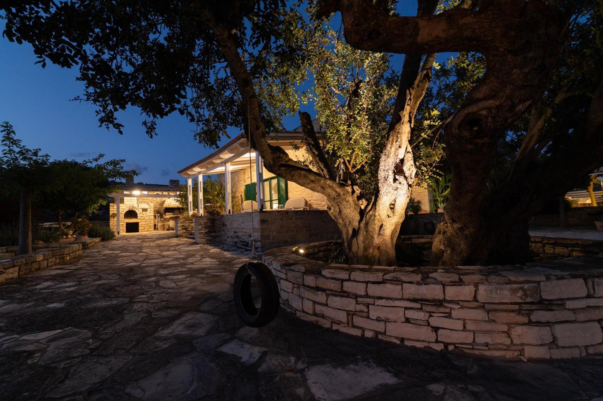 Carob Villa Moirai Bagian luar foto
