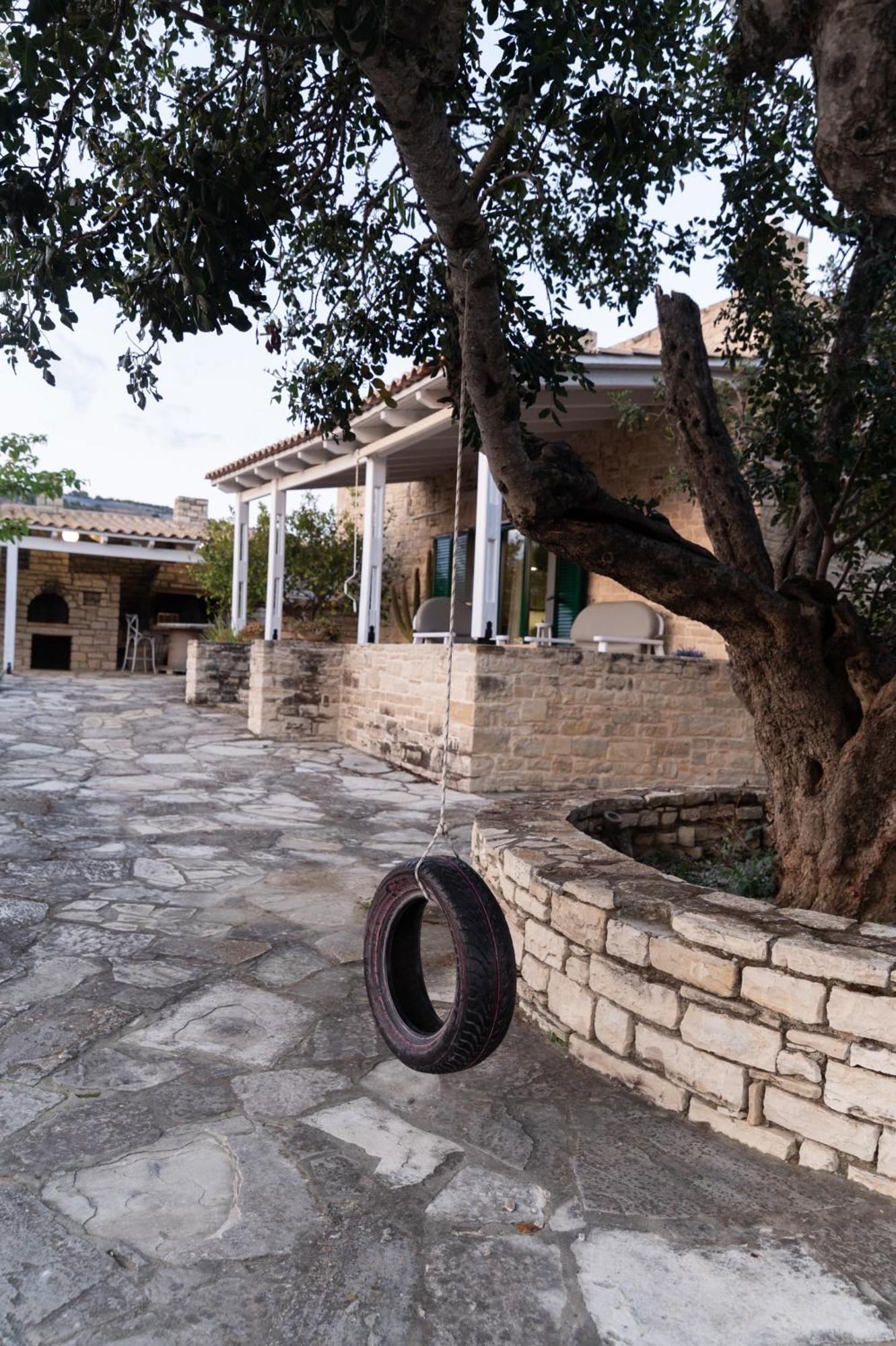 Carob Villa Moirai Bagian luar foto