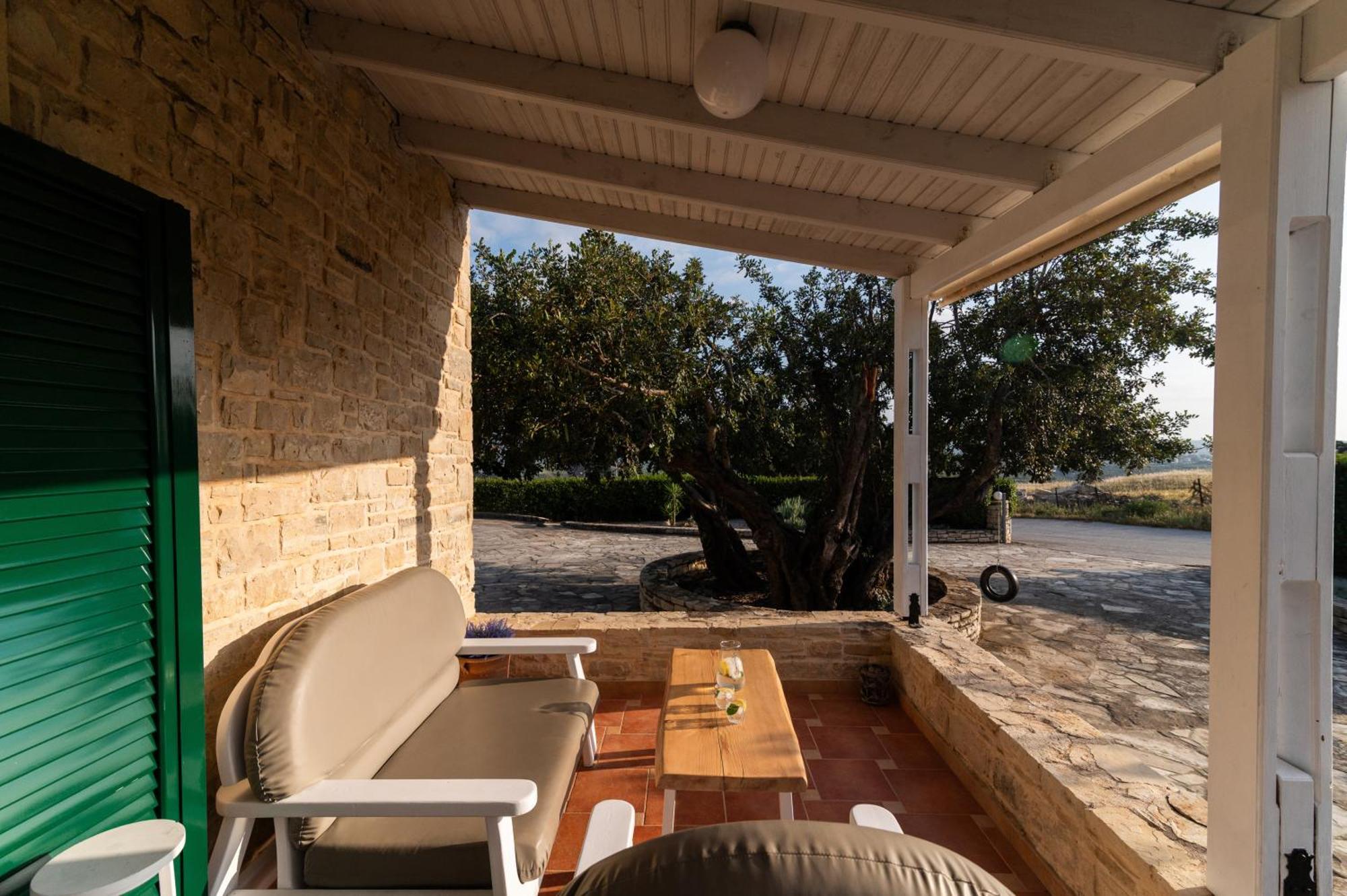 Carob Villa Moirai Bagian luar foto