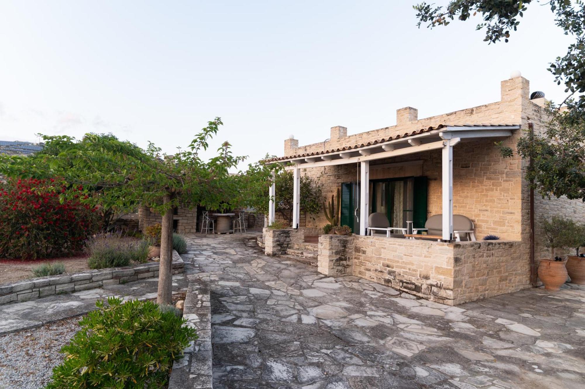 Carob Villa Moirai Bagian luar foto